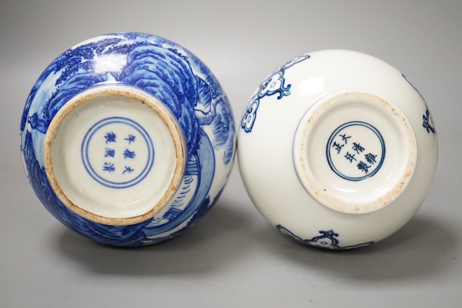 Two Chinese blue and white vases, 18cm
